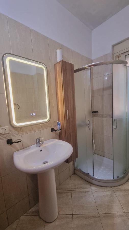 Liqeni Thate, Tirane Apartment Ngoại thất bức ảnh