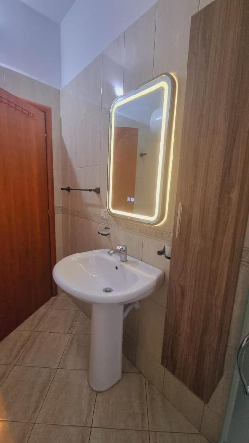 Liqeni Thate, Tirane Apartment Ngoại thất bức ảnh